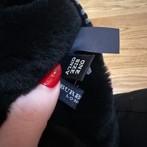 Burberry Black Shearling Bucket Hat with Classic Plaid Trim - Picture 4 of 6